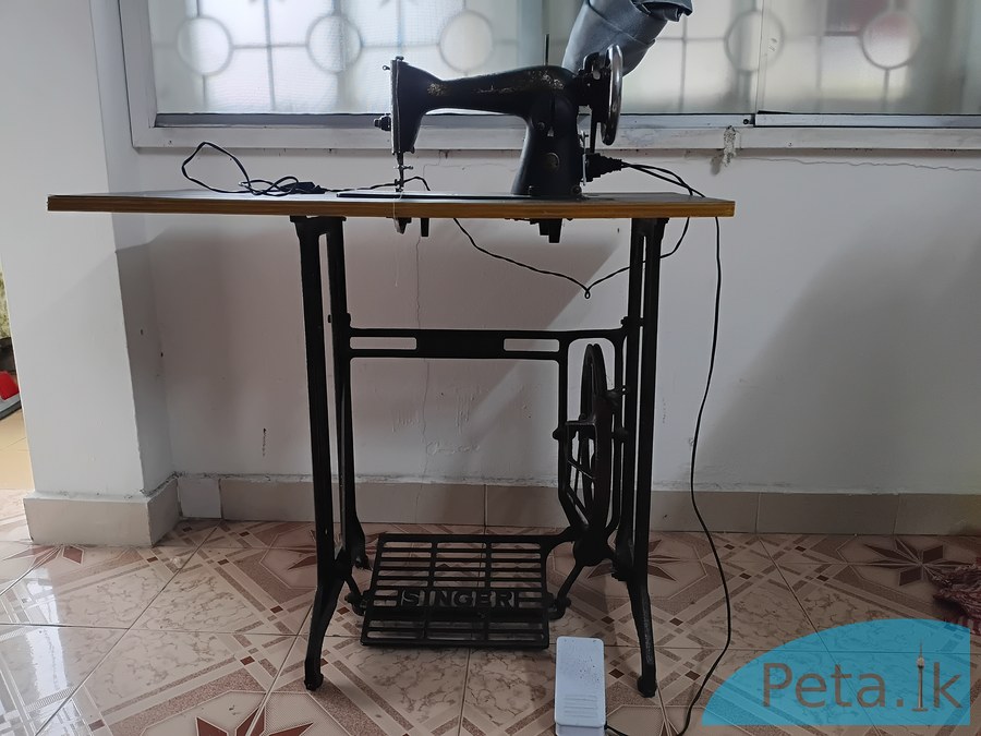 Singer Sewing Machine 