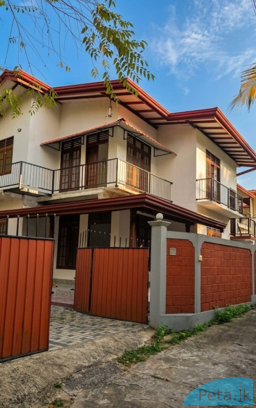 House For Sale in Athurugiriya