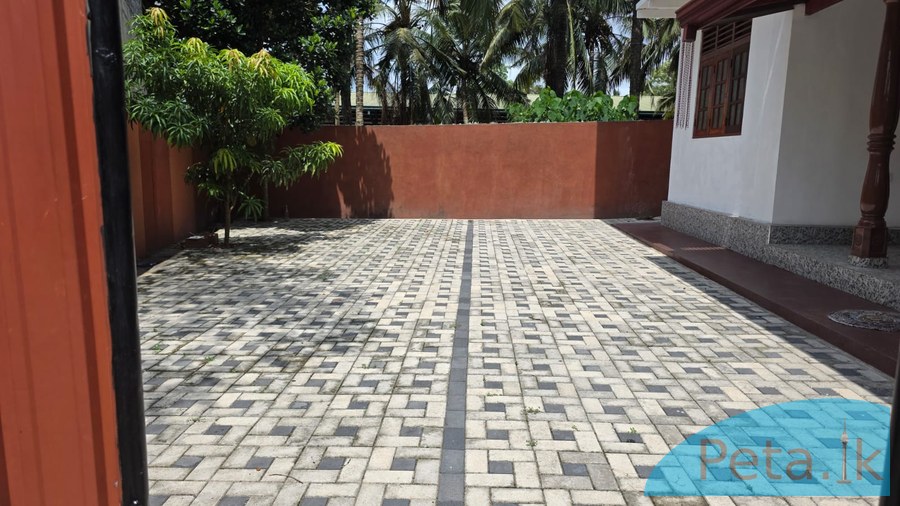 House For Sale in Athurugiriya