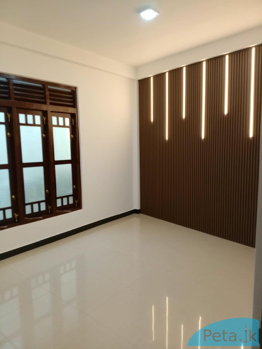 House for sale in Kadawataha 