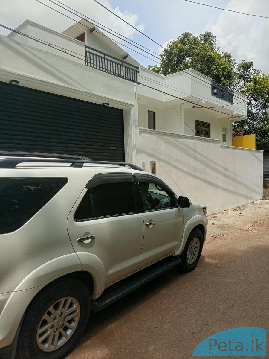 House for sale in Kadawataha 